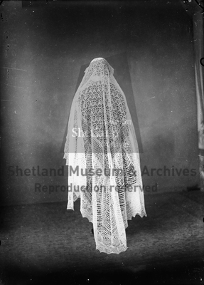 Knitted lace veil